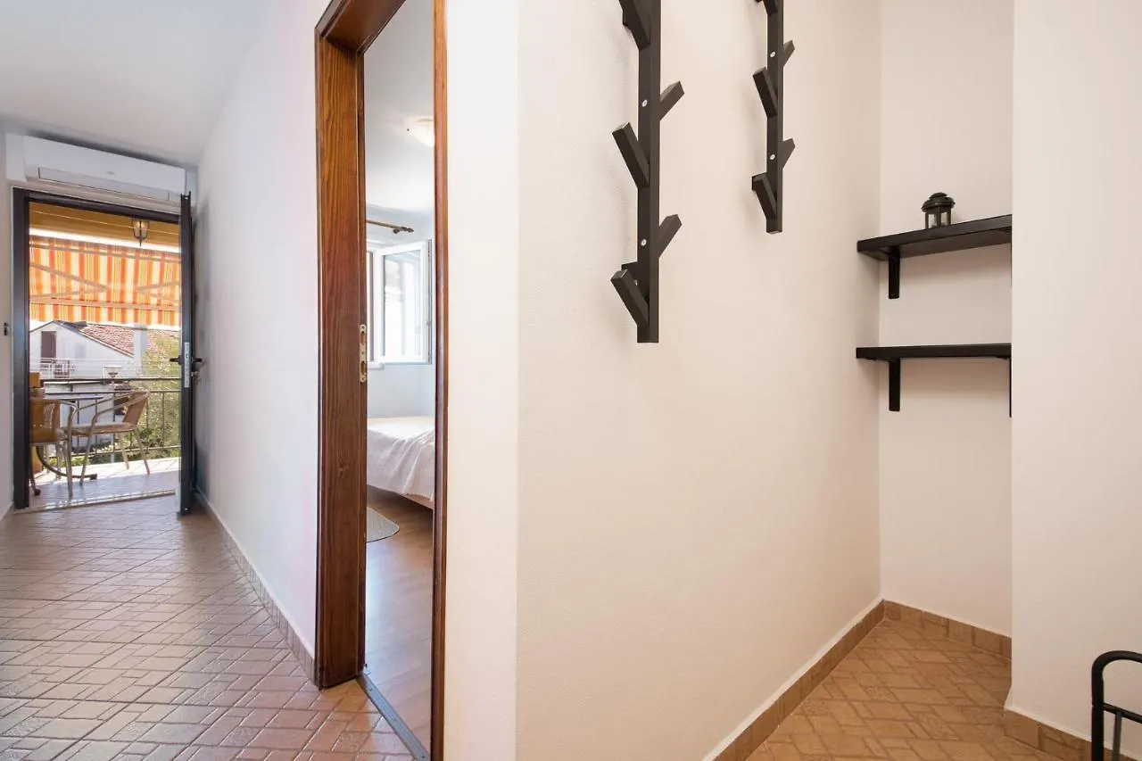 Three-Bedroom Apartment In Vrsar I