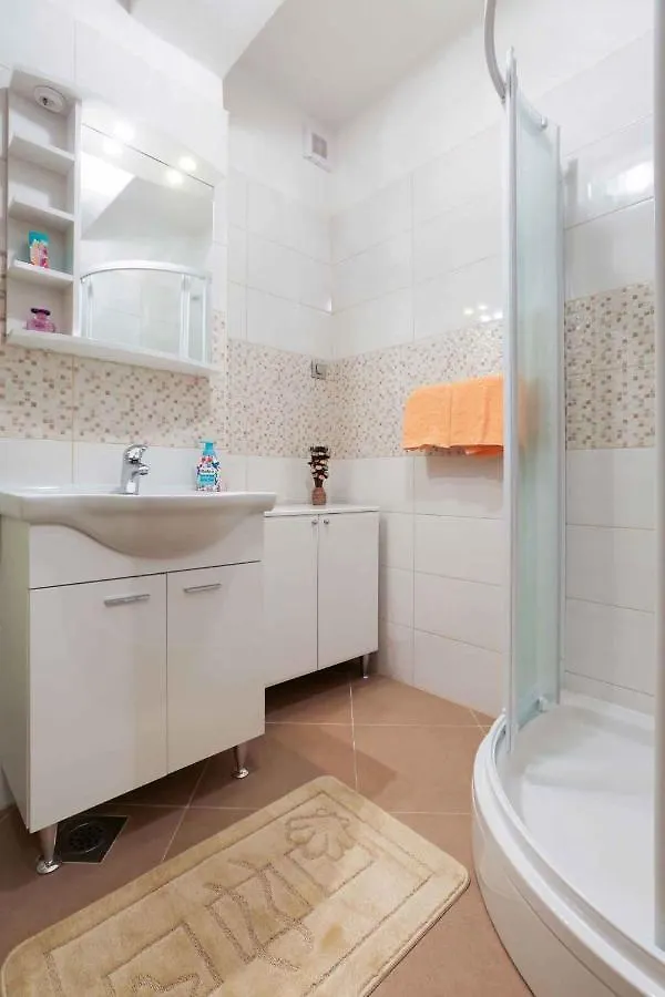 Three-Bedroom Apartment In Vrsar I