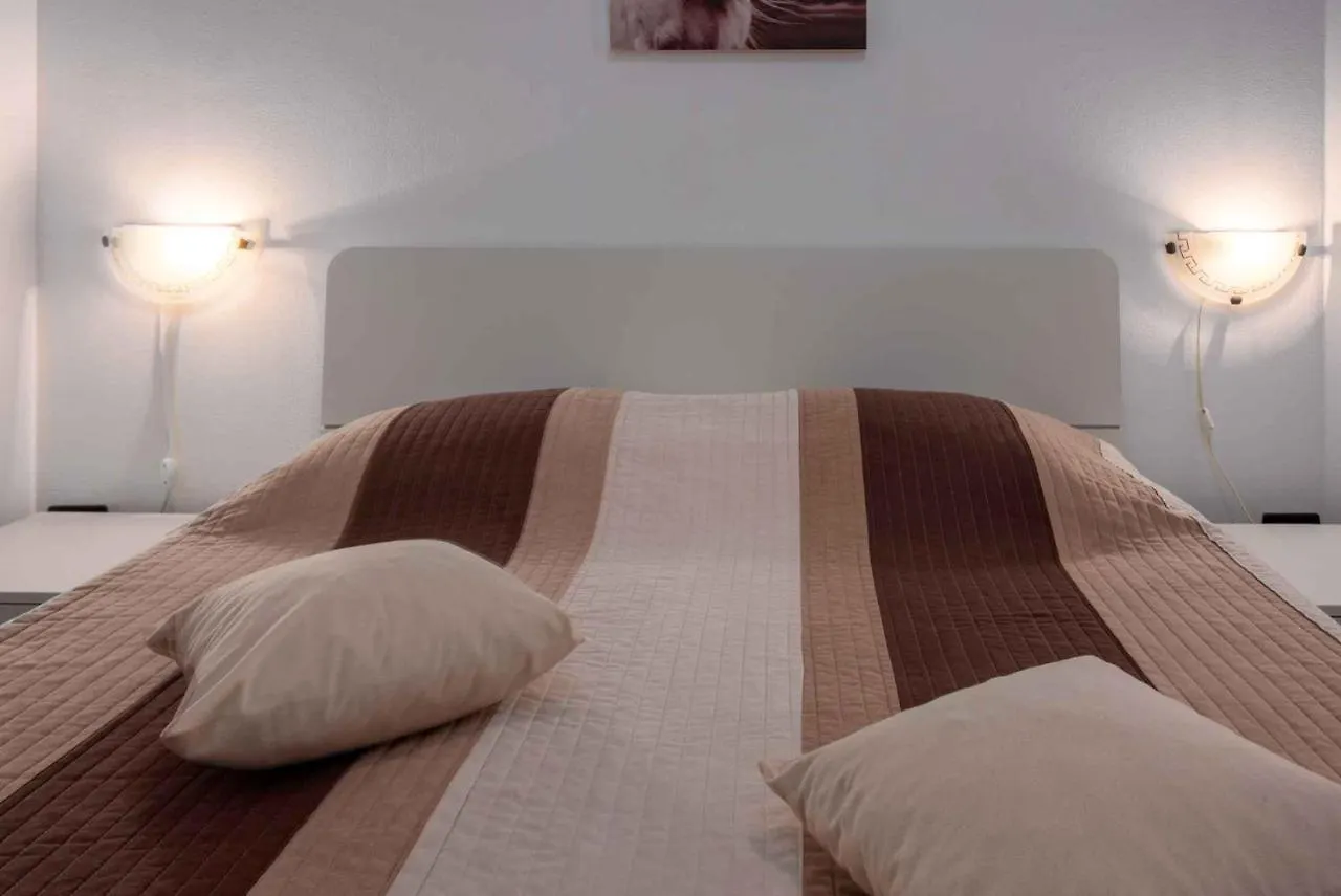 Three-Bedroom Apartment In Vrsar I