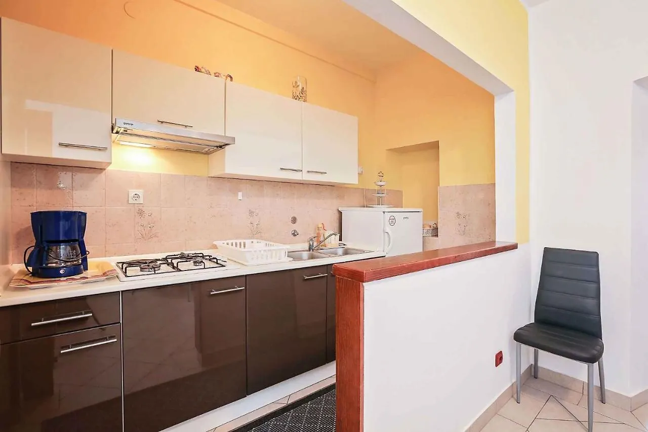 Three-Bedroom Apartment In Vrsar I