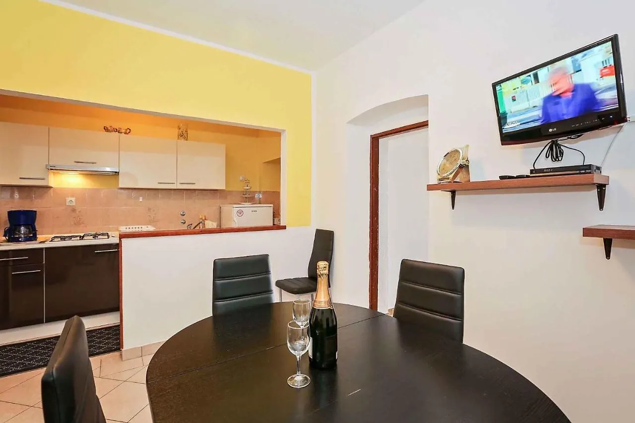 Three-Bedroom Apartment In Vrsar I 0*,
