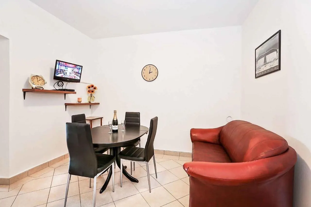 Three-Bedroom Apartment In Vrsar I Croatia