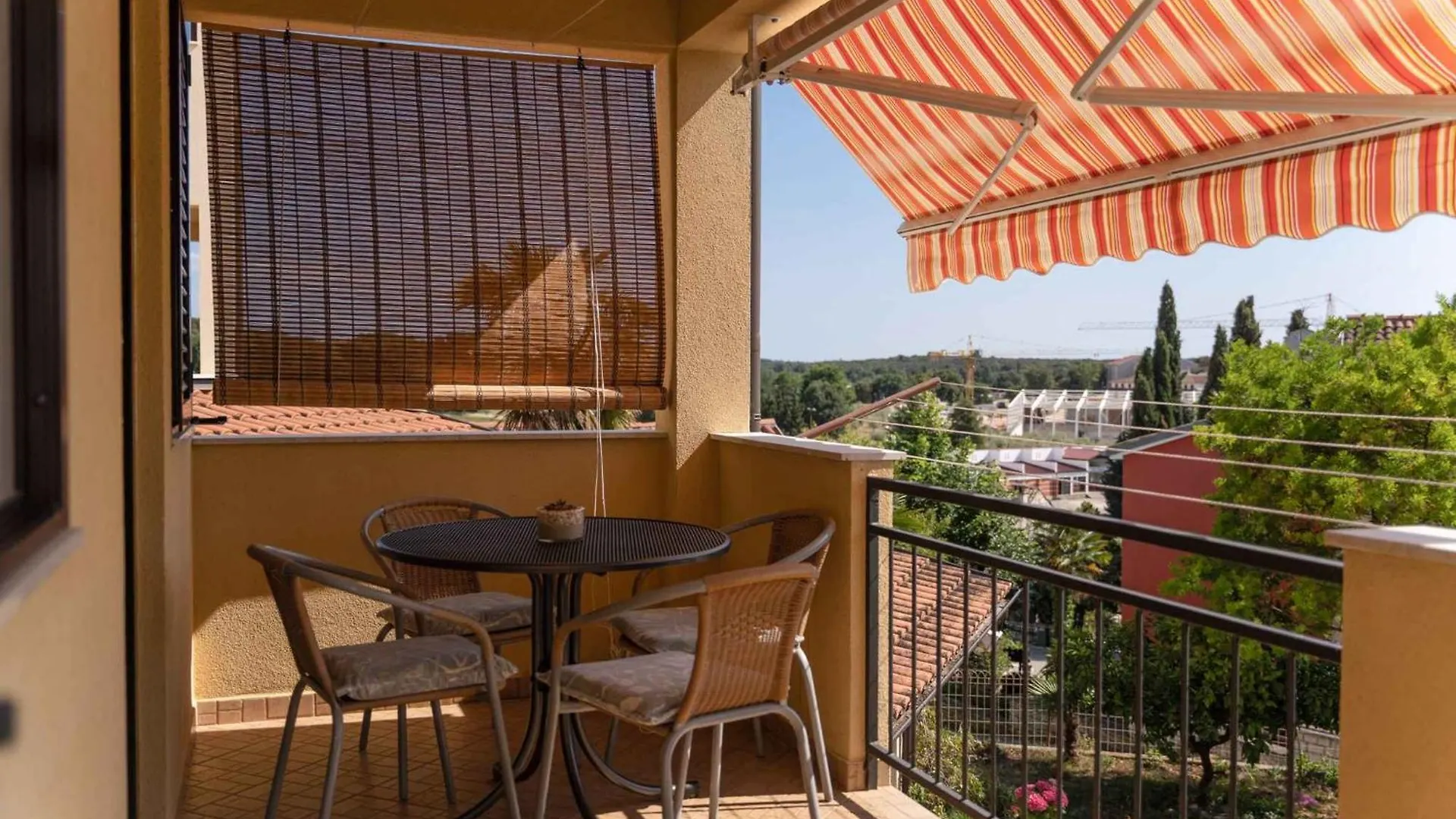 Three-Bedroom Apartment In Vrsar I
