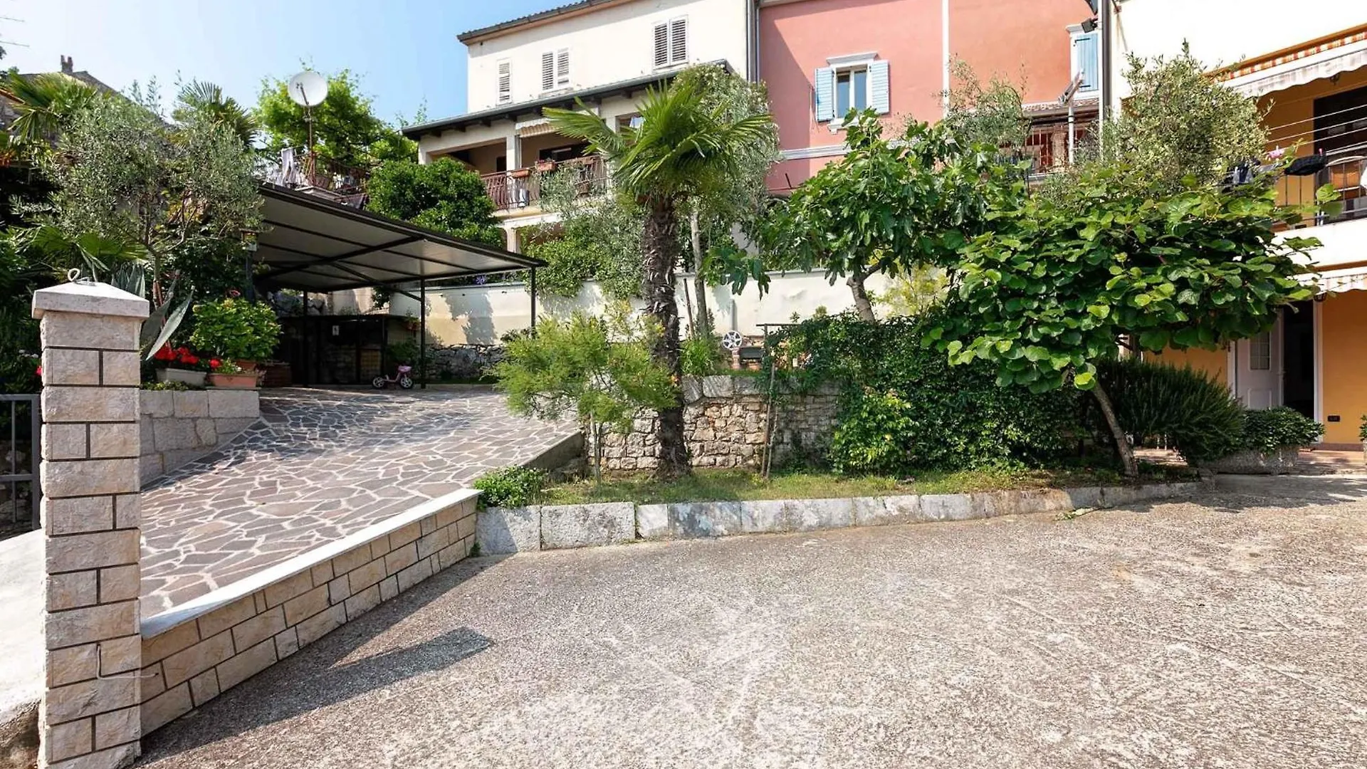 Three-Bedroom Apartment In Vrsar I
