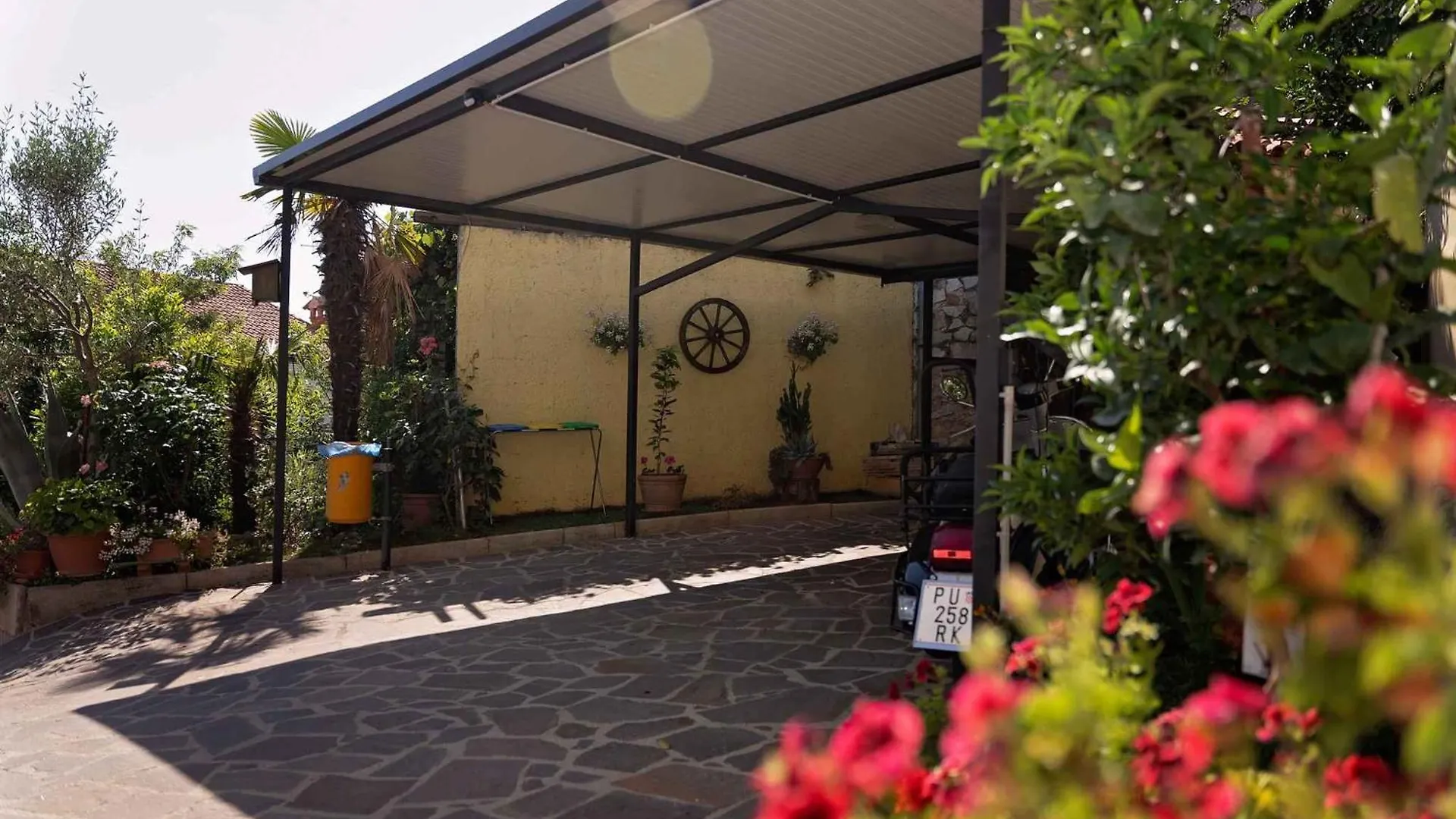 Three-Bedroom Apartment In Vrsar I