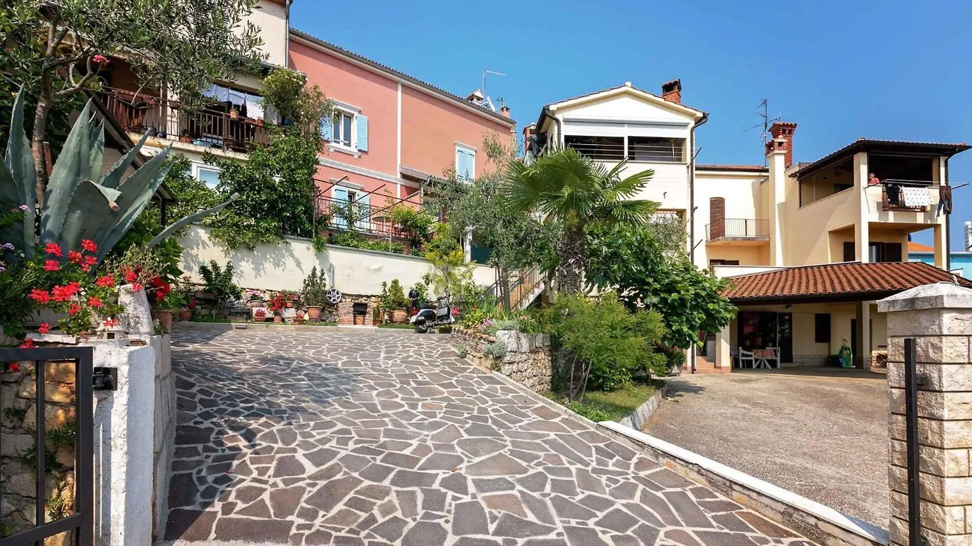 Three-Bedroom Apartment In Vrsar I