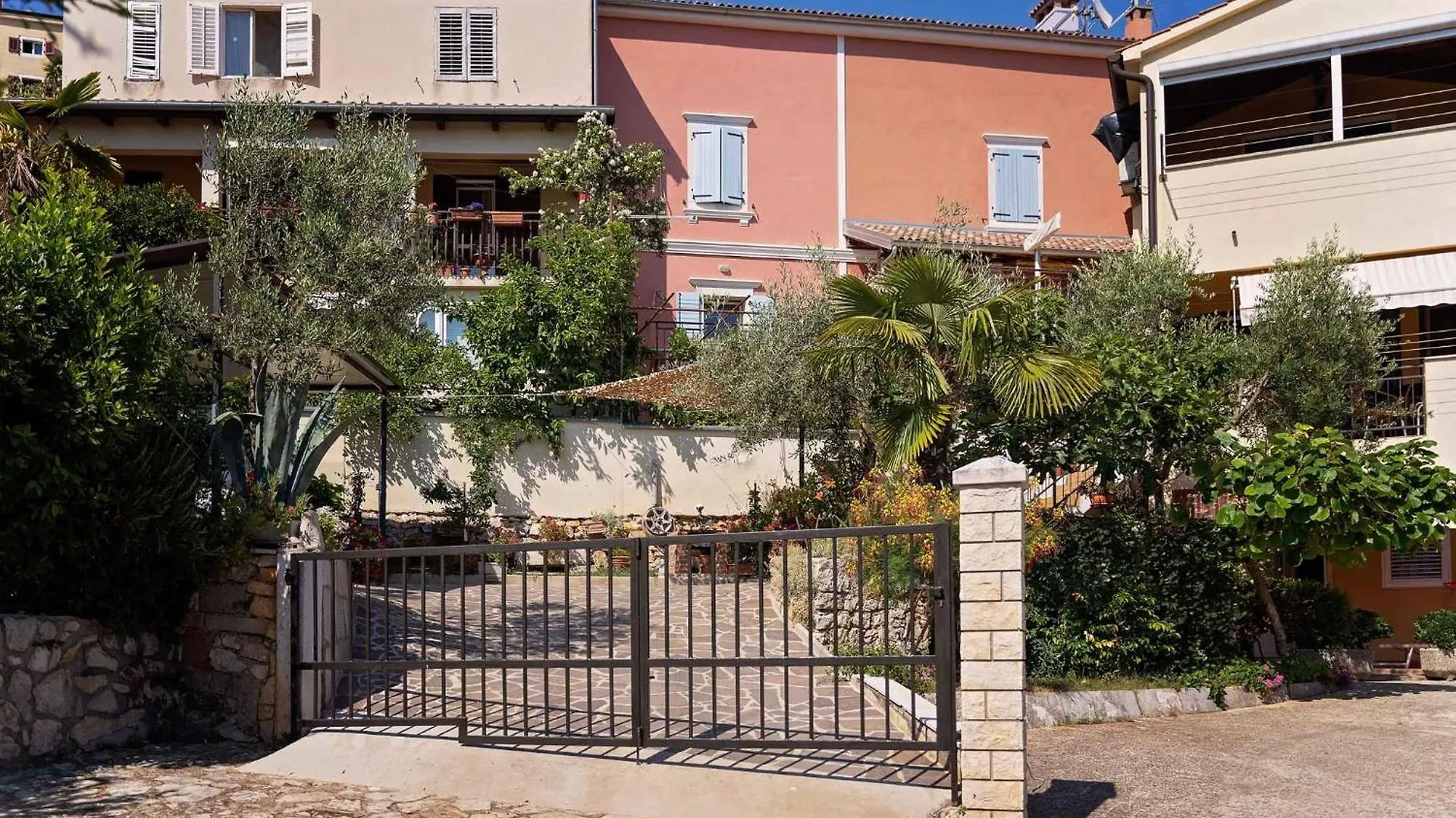 Three-Bedroom Apartment In Vrsar I Croatia
