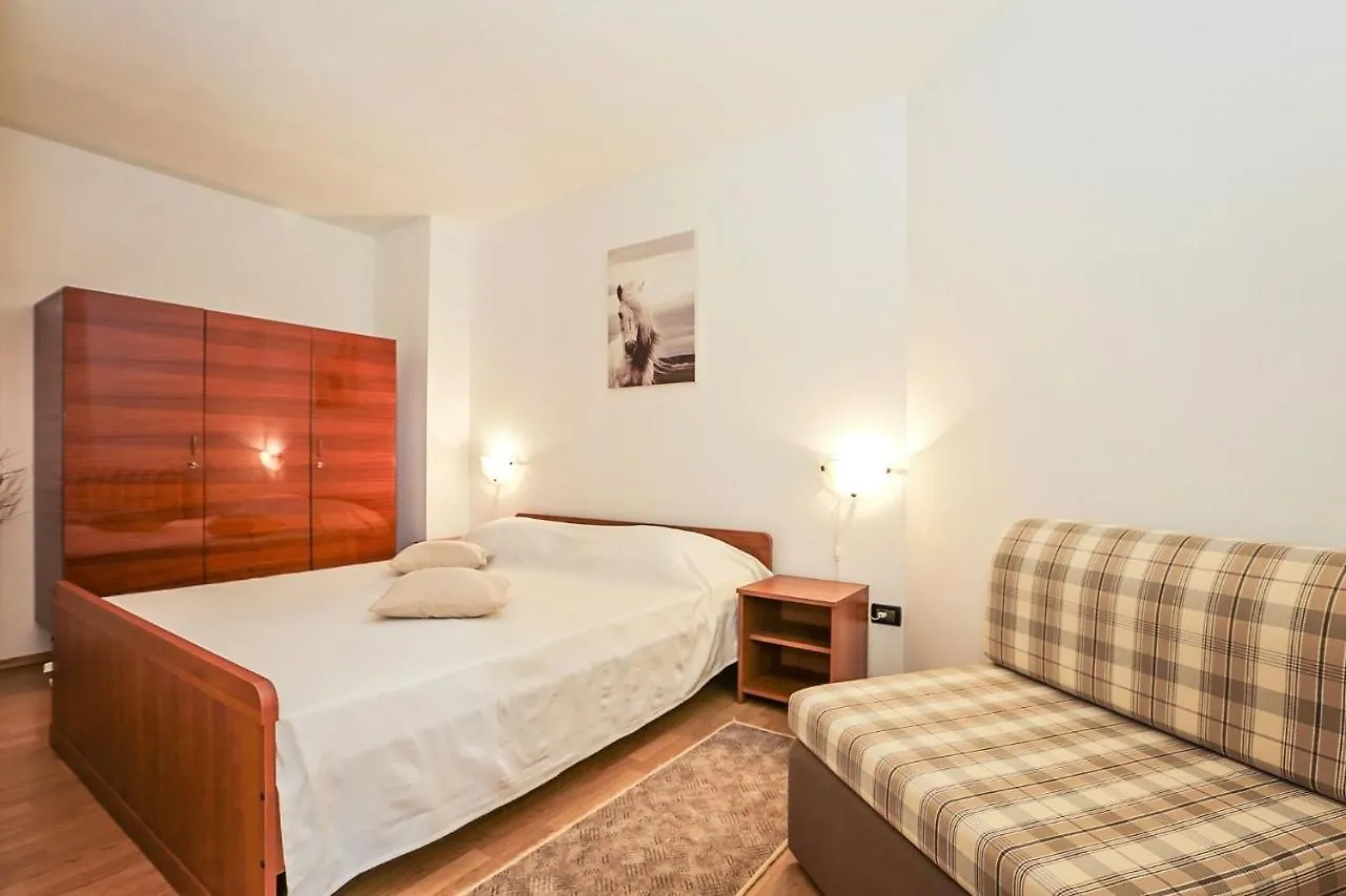 Three-Bedroom Apartment In Vrsar I