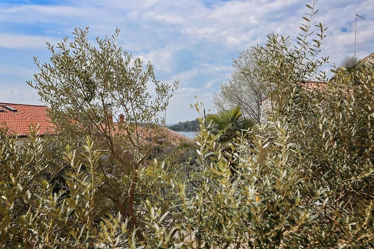 Three-Bedroom Apartment In Vrsar I