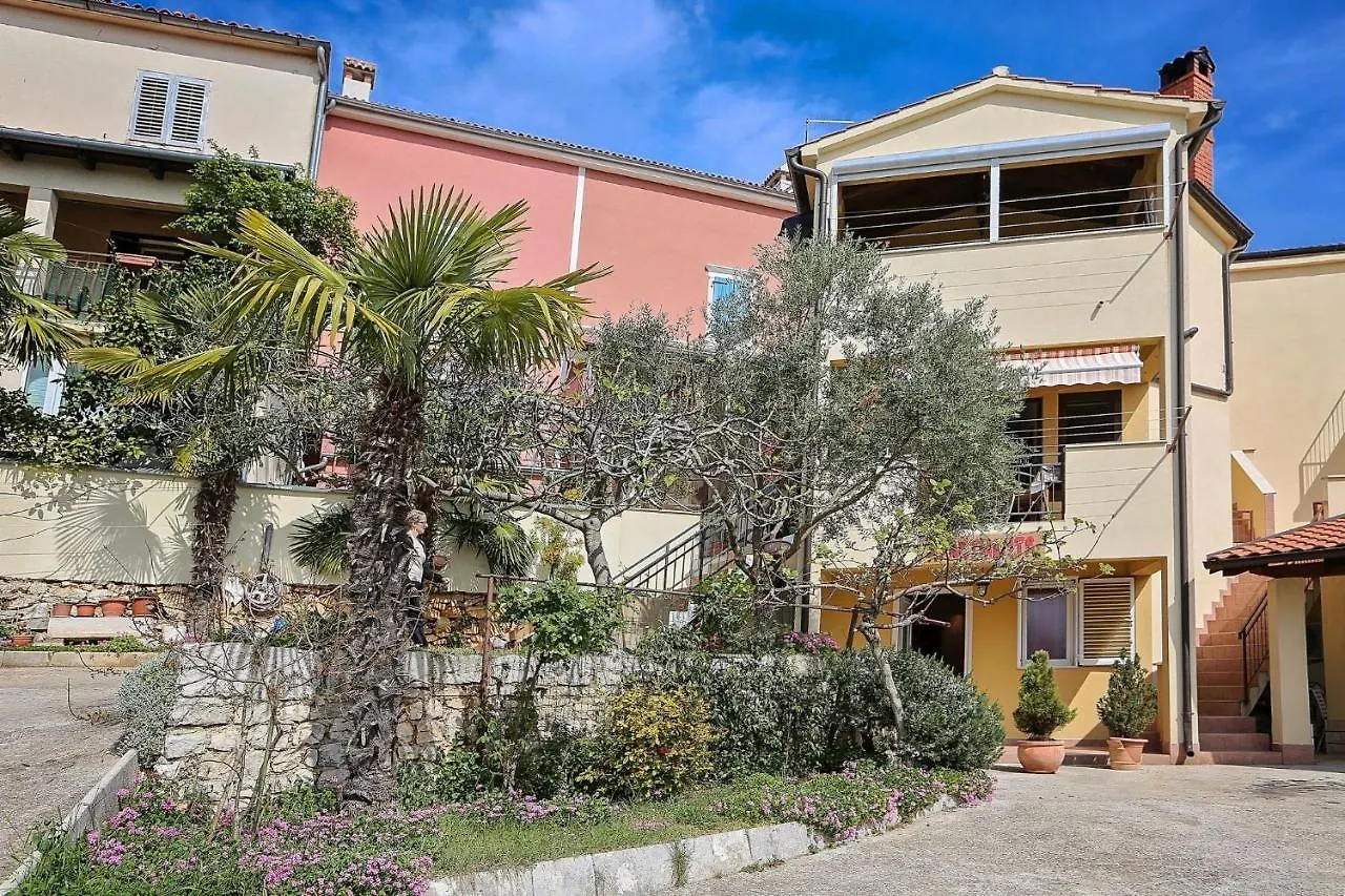 Three-Bedroom Apartment In Vrsar I