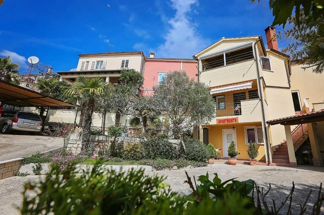 Three-Bedroom Apartment In Vrsar I