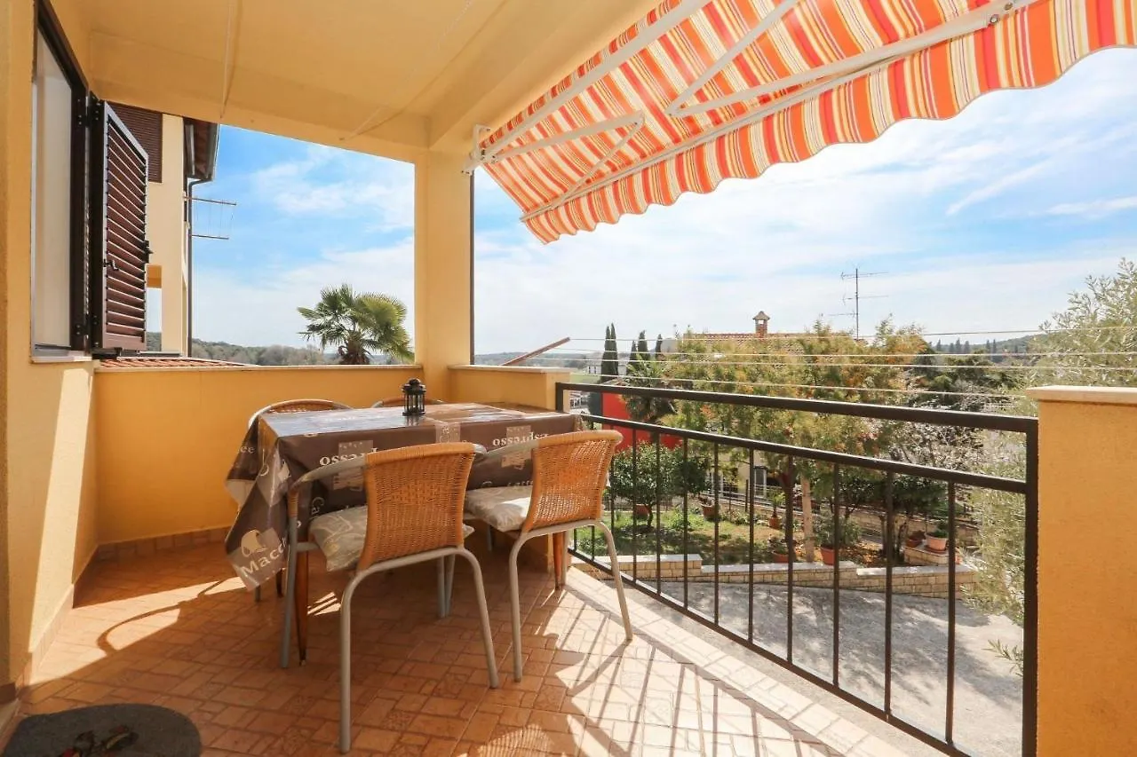 Three-Bedroom Apartment In Vrsar I