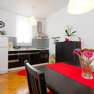 Premium Central Apartment