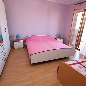 Sandi Apartment